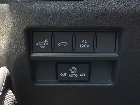 Used 2025 Lexus GX 550 w/ Accessory Package (2T) AWD/4WD image 39