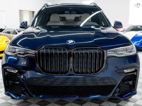 Used 2022 BMW X7 xDrive40i w/ M Sport Package AWD/4WD image 4