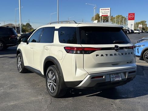 Certified 2023 Nissan Pathfinder SL w/ Lighting Package (N92) image 5