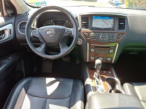 Used 2018 Nissan Pathfinder Platinum AWD/4WD image 12