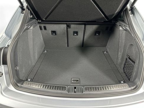 Certified 2025 Porsche Macan image 27