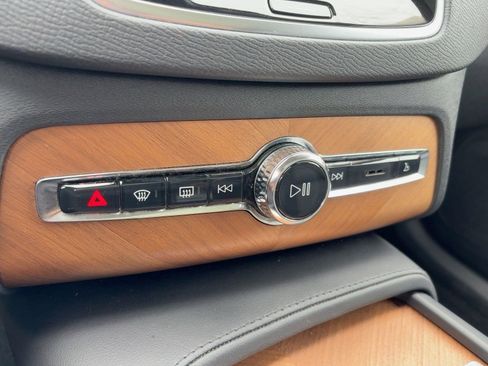 Certified 2023 Volvo XC90 T8 Plus w/ Protection Package Premier image 17