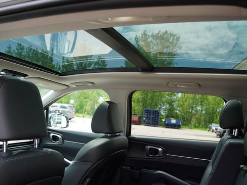 Certified 2024 Kia Sorento S w/ Panoramic Sunroof Package AWD/4WD image 22
