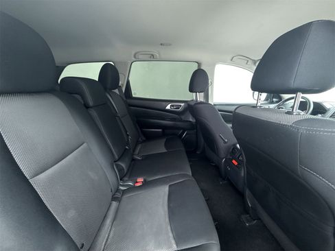 Used 2020 Nissan Pathfinder SV image 32