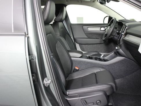 New 2026 Volvo XC40 B4 Plus image 10