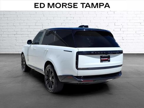 Used 2024 Land Rover Range Rover SE AWD/4WD image 3