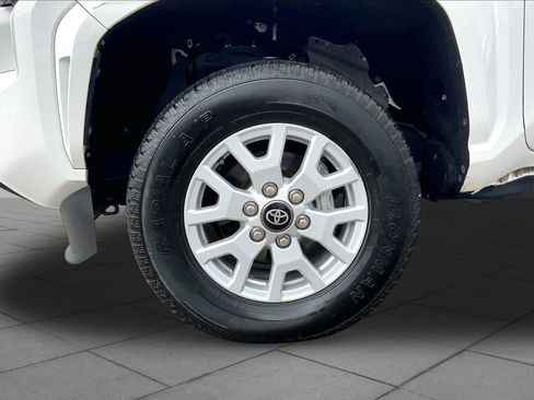 Used 2024 Toyota Tacoma SR5 AWD/4WD image 10