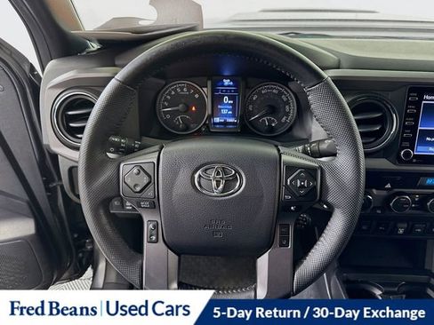 Used 2021 Toyota Tacoma TRD Sport w/ Technology Package image 12