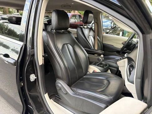 Used 2021 Chrysler Voyager Lxi FWD image 20