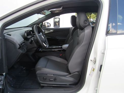 Used 2024 Volkswagen ID.4 S image 16