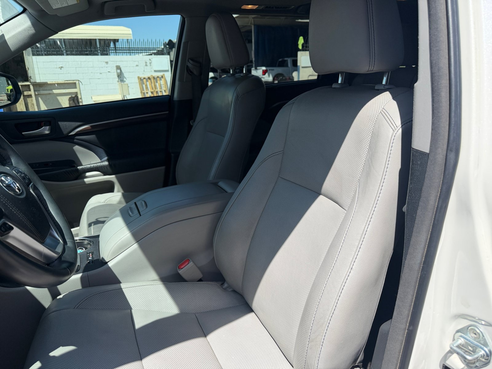Used 2016 Toyota Highlander Limited AWD/4WD image 15