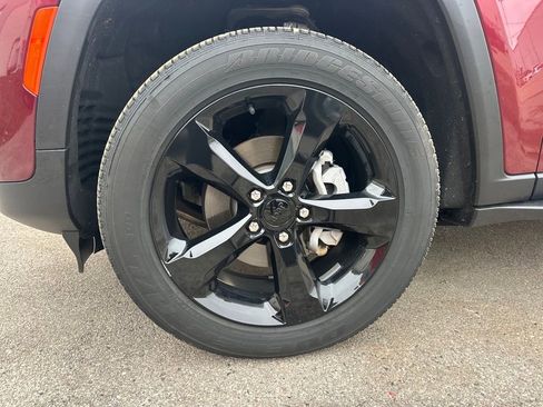 Used 2023 Jeep Grand Cherokee Altitude image 11