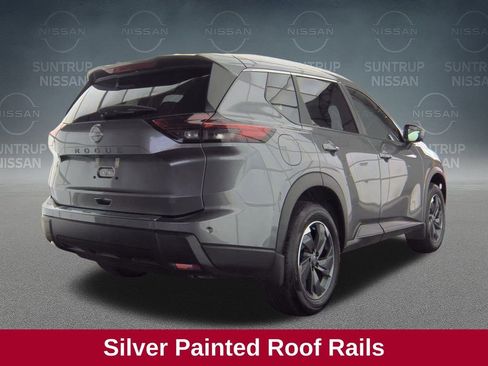 Used 2025 Nissan Rogue SV w/ SV Premium Package image 21