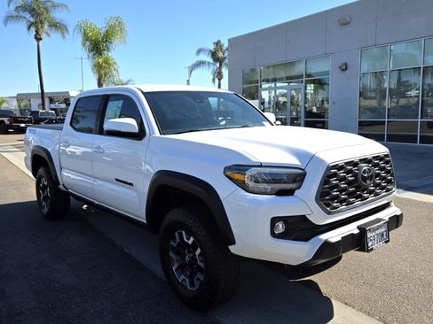 Used 2021 Toyota Tacoma TRD Off-Road w/ Technology Package image 6
