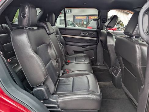Used 2018 Ford Explorer XLT w/ Equipment Group 202A AWD/4WD image 20