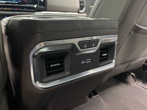 Used 2022 GMC Sierra 1500 SLT image 32