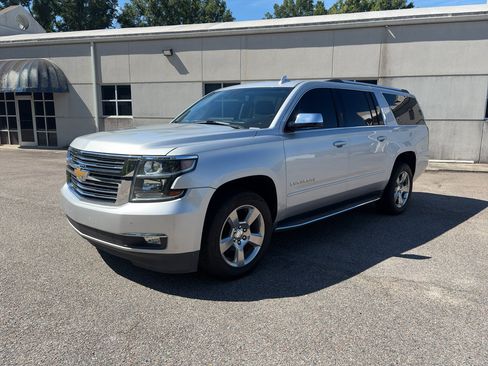 Used 2020 Chevrolet Suburban Premier RWD image 7