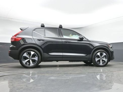 Used 2025 Volvo XC40 B5 Plus AWD/4WD image 17