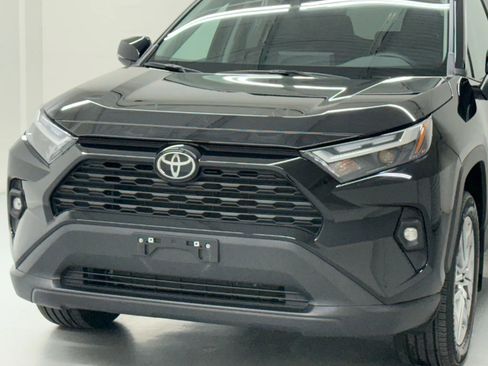 Used 2022 Toyota RAV4 XLE Premium image 8