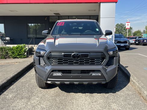 Certified 2026 Toyota Tacoma TRD Off-Road AWD/4WD image 2