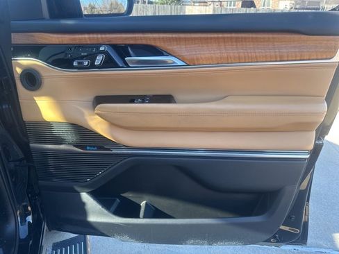 Used 2023 Jeep Grand Wagoneer Series III image 19