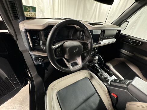Used 2023 Ford Bronco Wildtrak image 16