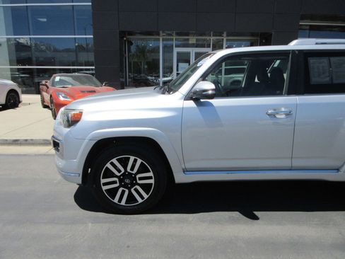 Used 2015 Toyota 4Runner Limited AWD/4WD image 2