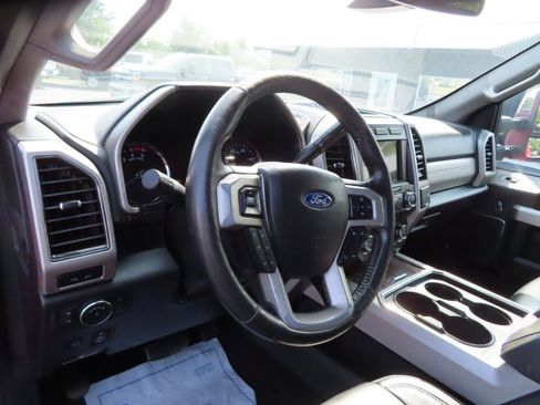 Used 2019 Ford F250 Lariat w/ Lariat Ultimate Package AWD/4WD image 28