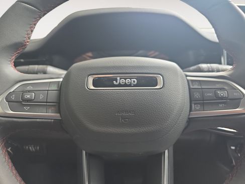 Used 2025 Jeep Compass Trailhawk AWD/4WD image 16