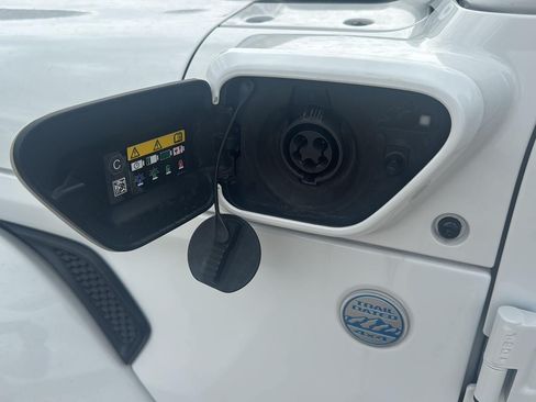 Used 2023 Jeep Wrangler Unlimited Sahara w/ Cold Weather Group AWD/4WD image 12