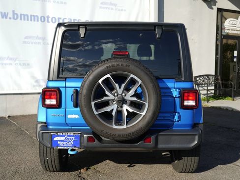 Used 2024 Jeep Wrangler Unlimited w/ Convenience Group AWD/4WD image 6