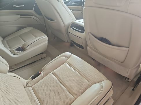Used 2021 Cadillac Escalade Premium Luxury AWD/4WD image 11