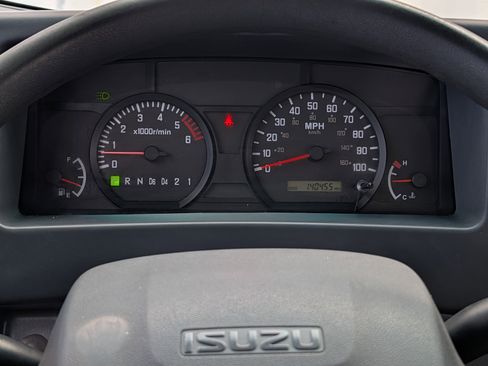 Used 2018 Isuzu NPR RWD image 23