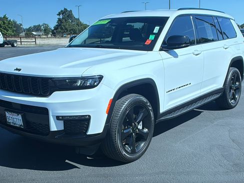 Used 2023 Jeep Grand Cherokee L Limited w/ Black Appearance Package AWD/4WD image 7