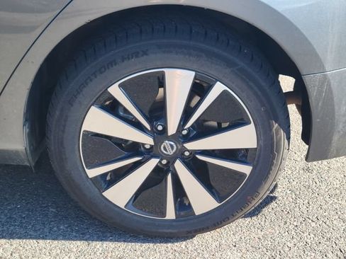 Used 2022 Nissan Altima 2.5 SV AWD/4WD image 14