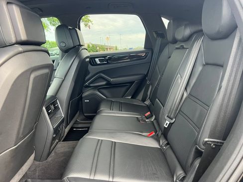 Used 2021 Porsche Cayenne AWD/4WD image 4