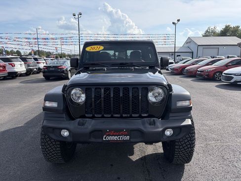 Used 2021 Jeep Gladiator Sport w/ Trailer Tow Package AWD/4WD image 10