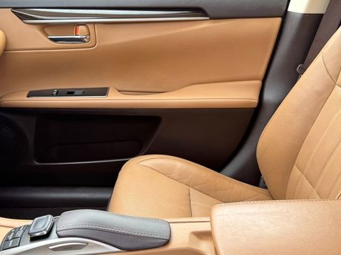 Used 2017 Lexus ES 350 w/ Luxury Package FWD image 9