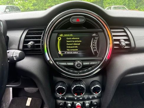 Used 2018 MINI Cooper 4-Door Hardtop FWD image 16