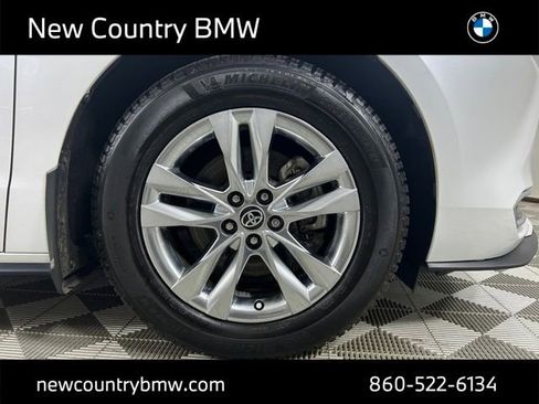 Used 2023 Toyota Sienna Limited image 9