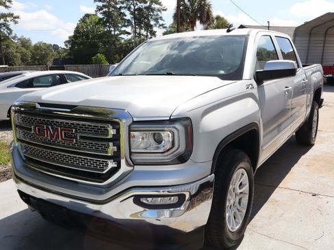 Used 2018 GMC Sierra 1500 SLE w/ SLE Value Package AWD/4WD image 11