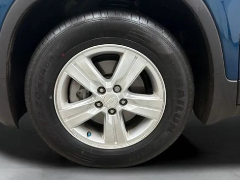 Used 2020 Chevrolet Trax LT FWD image 25