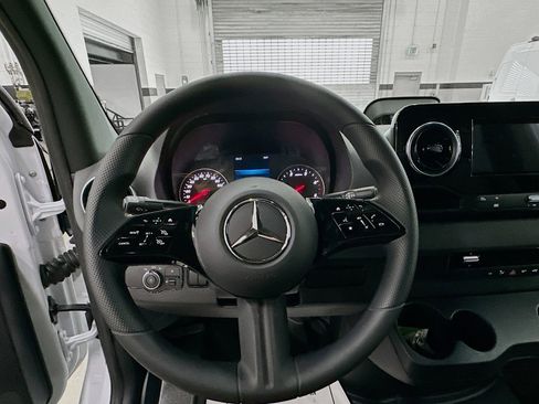 Used 2026 Mercedes-Benz Sprinter 144 Cargo image 12