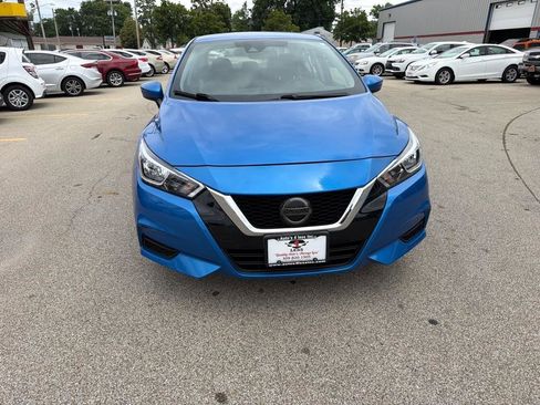 Used 2020 Nissan Versa SV FWD image 3