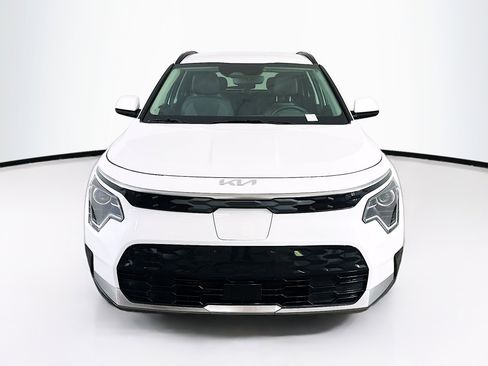 Used 2024 Kia Niro Wind w/ Wind Preserve Package image 2