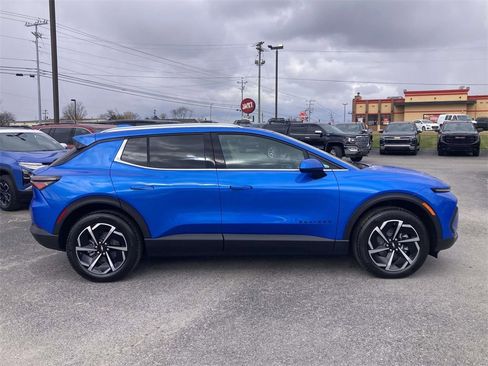 New 2026 Chevrolet Equinox EV LT image 2