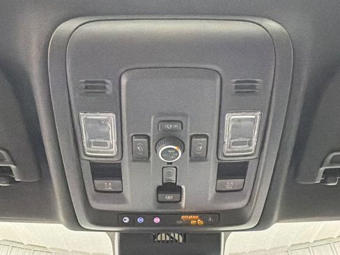 Used 2025 GMC Yukon XL Denali w/ Sun & Power Step Package image 33