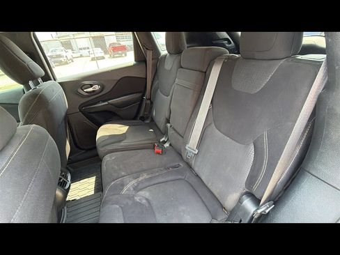 Used 2016 Jeep Cherokee Latitude w/ Cold Weather Group AWD/4WD image 23