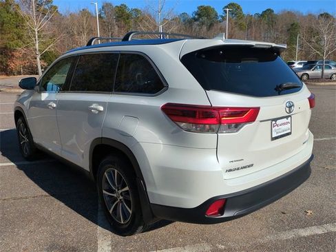 Used 2019 Toyota Highlander XLE image 6