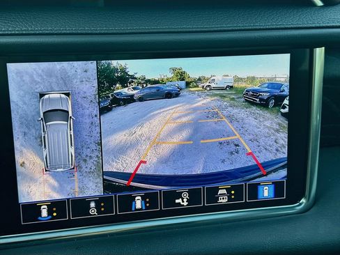 Used 2021 GMC Yukon XL Denali w/ Denali Premium Package RWD image 14
